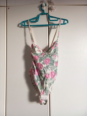 One-piece bodysuit new with roses, size S