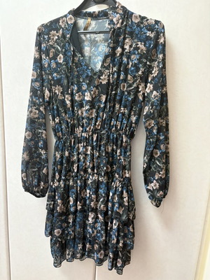 Floral dress size S used, excellent condition