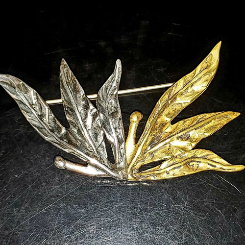 Vintage pin half silver half gold like new