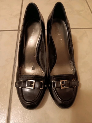 Nine West black leather pumps used, size 36, with buckle