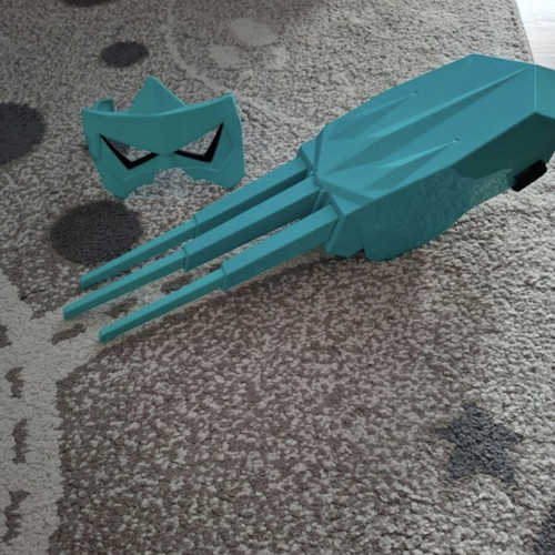 Ben 10 Diamondhead Transform Battle Gauntlet and Mask like new