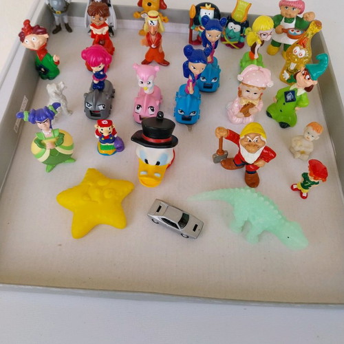 Collectible figures new, pack of 27 pieces