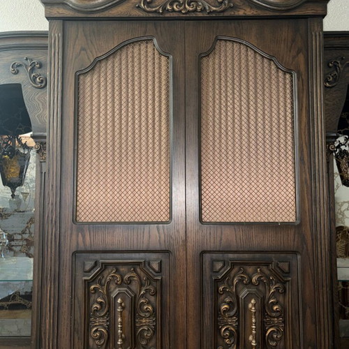 Vintage living room unit with bar, built-in turntable and sound system like new