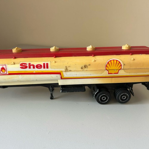 Hot Wheels tanker used, made in Italy, metal base, plastic