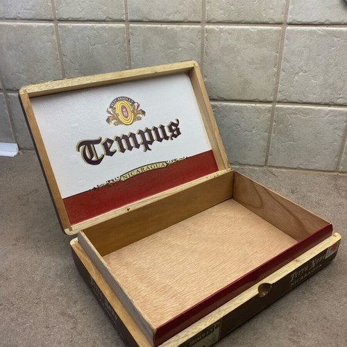 Alec Bradley Tempus Nicaragua Terra Novo cigar box used