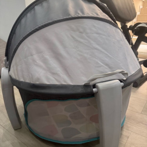 Fischer Price baby cot with mosquito net like new, beach or countryside