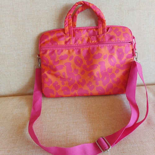 Laptop bag like new with multiple compartments and leopard print