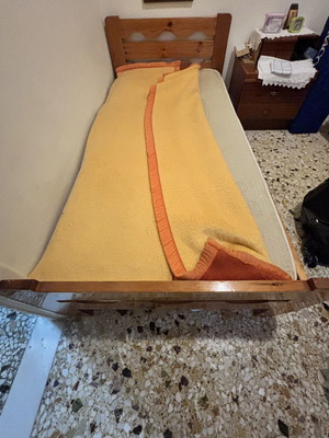 Ξύλινα μονά κρεβάτια μεταχειρισμένα, σετ 2, μασίφ σουηδικό ξύλο
