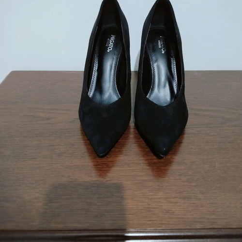 Migato suede pumps like new, size 39, black