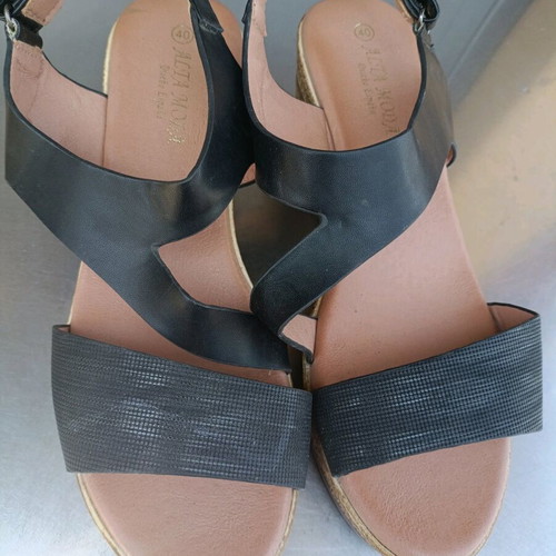 Women's black sandals like new, size 40