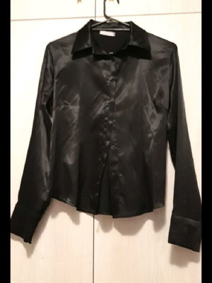 Women's clothing set like new with shirts, dresses and blouse