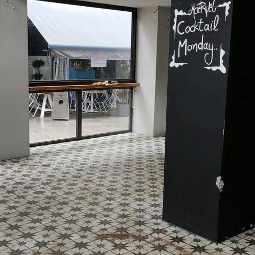 Corner commercial space 75 sqm with outdoor area in Kalamaria