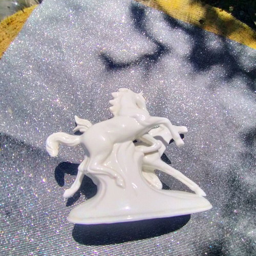 Horse figurine like new, white