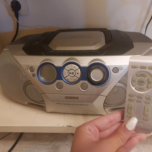CD Soundmachine AZ3068 audio system like new with MP3-CD, cassette, digital radio