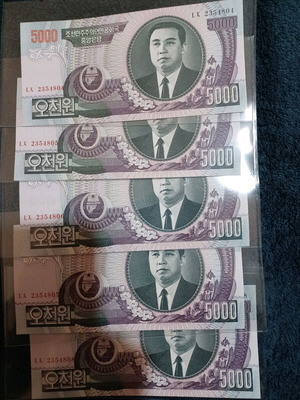 Set of 5 North Korea 5000 Won 2006 banknotes like new