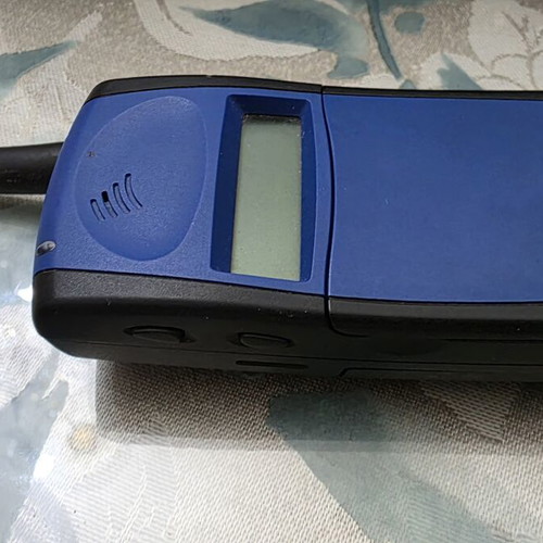 Ericsson GF 768 GSM mobile phone used, blue, battery needs replacement