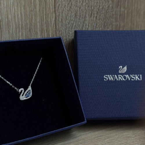 Swarovski silver swan necklace