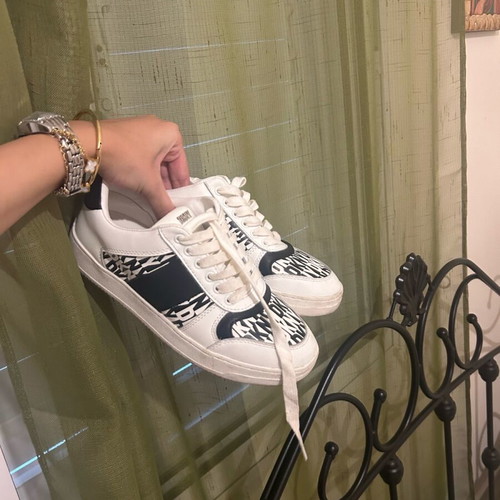 DKNY shoes size 37.5 in excellent condition