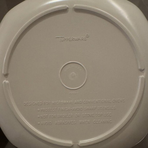 Tupperware Ultra 21 casserole like new, vintage almond color