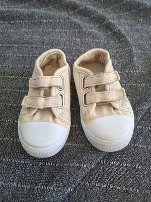 Baby shoes size 22 Saxo Blues like new with minor scratches