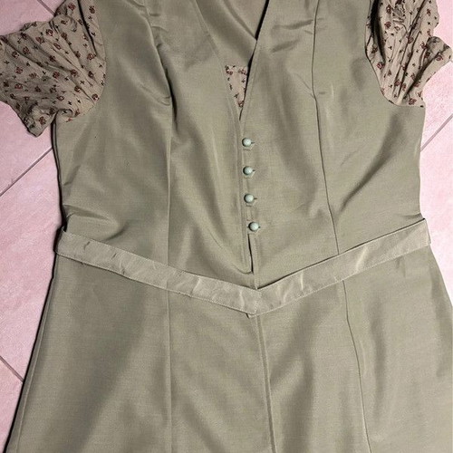 Vintage sage green dress size 40 with floral insert buttons puff sleeves midi