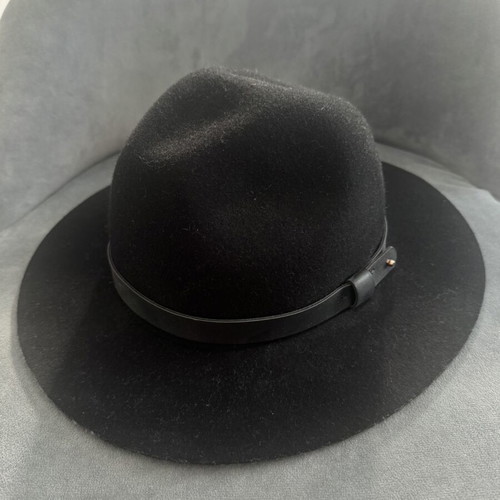 Fedora style hat like new, black, timeless design