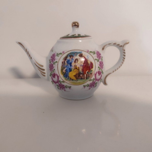 Miniature porcelain teapot Limoges like new