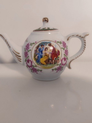 Miniature porcelain teapot Limoges like new