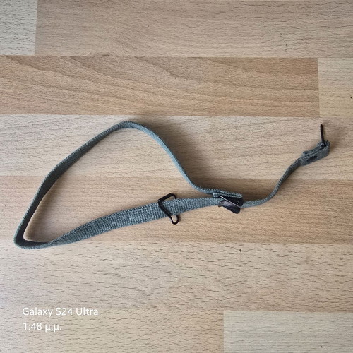 Helmet chinstrap E.S. like new, 1 piece