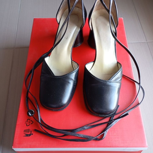 Vintage Shellys leather high heel shoes with strap used size 36-37