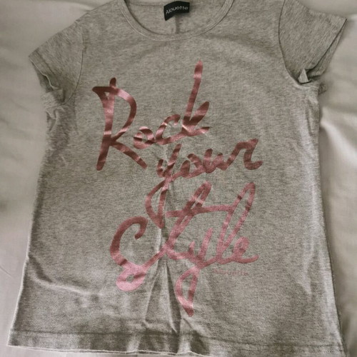 Girls' mako t-shirt size 12 gray like new