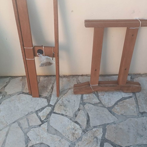 Wooden garden dining set like new with extendable table and 4 folding chairs