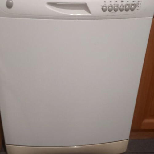 Zanussi dishwasher large 60cm like new