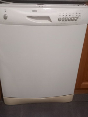 Πλυντήριο πιάτων Zanussi μεγάλο 60 εκ σαν καινούργιο