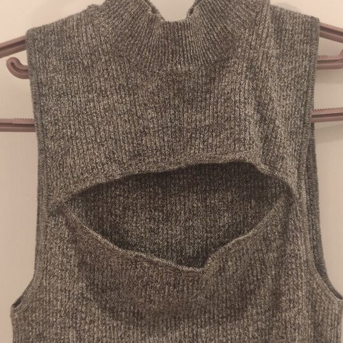 Ribbed top gray sleeveless with high neck used