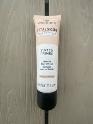 Essence primer нюанс 10 light beige, почти нов
