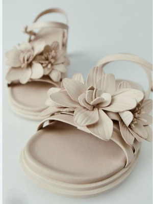 Zara sandals with 3D flowers size 38 like new beige