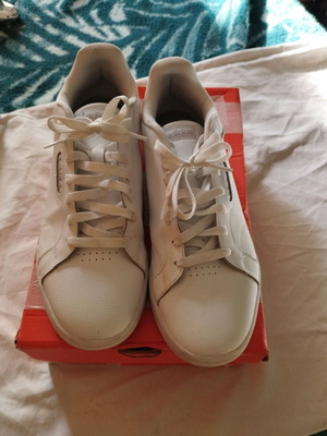 Adidas men's sport shoes size 45 like new, white