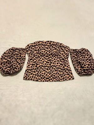 Never Fully Dressed leopard top like new, size S