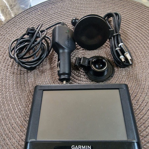 Garmin Nuvi 50 GPS navigation 5" like new with lifetime maps and 16GB SD card