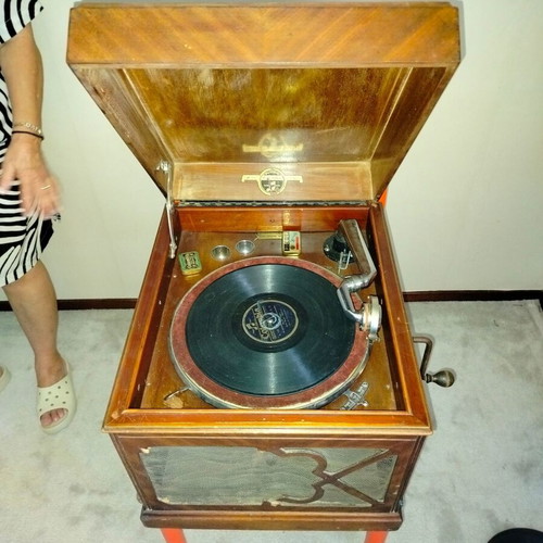 Gramophone used from 1800 with records and needles