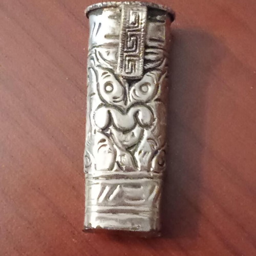 Vintage carved lighter case like new, from 1980
