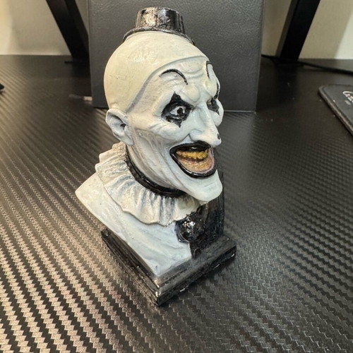 Terrifier Art the Clown Bust like new horror collectible