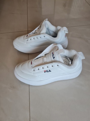 Fila γυναικεία αθλητικά παπούτσια μέγεθος 38 σαν καινούργια, άσπρα