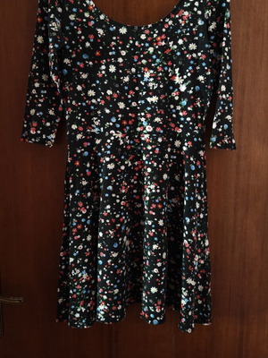 Dress size M with 3/4 sleeves, like new, black, above knee
