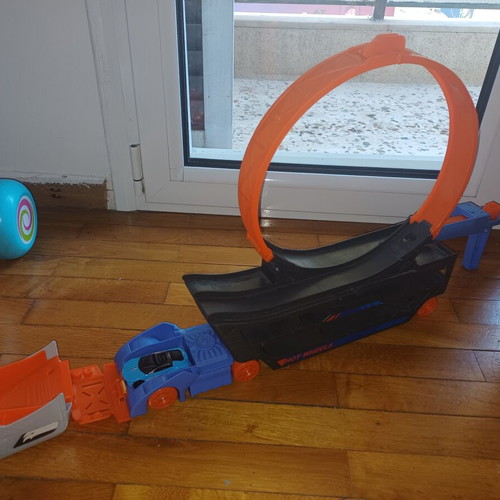 Hot Wheels City Transport Truck with Loop Track and Launcher like new for 3+