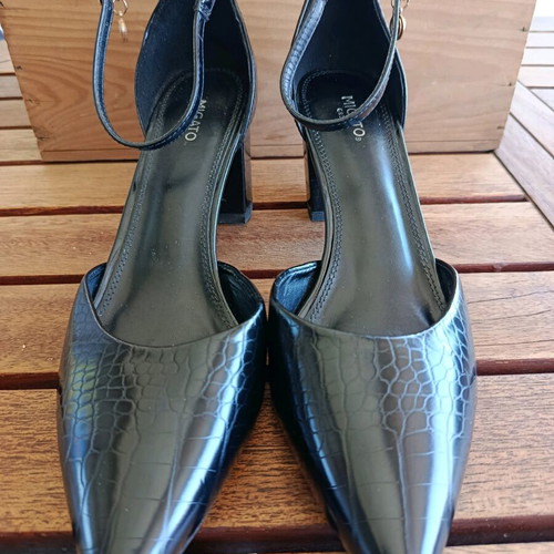 Migato black pumps with croc pattern and ankle strap, like new, size 40