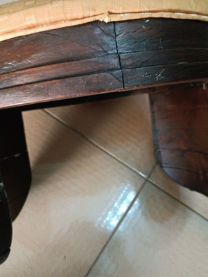 Σκαμπό από μασίφ αφρικανικό ξύλο σαν καινούργιο, βαρύ και σταθερό