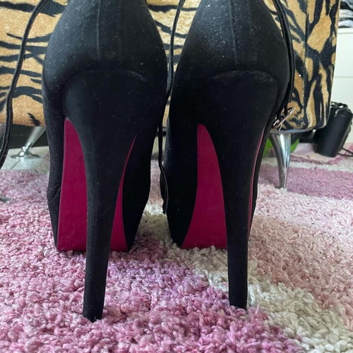 High-heeled pumps like new, size 39, black and pink velvet