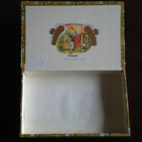 Romeo Y Julieta wooden box used, empty cigar case